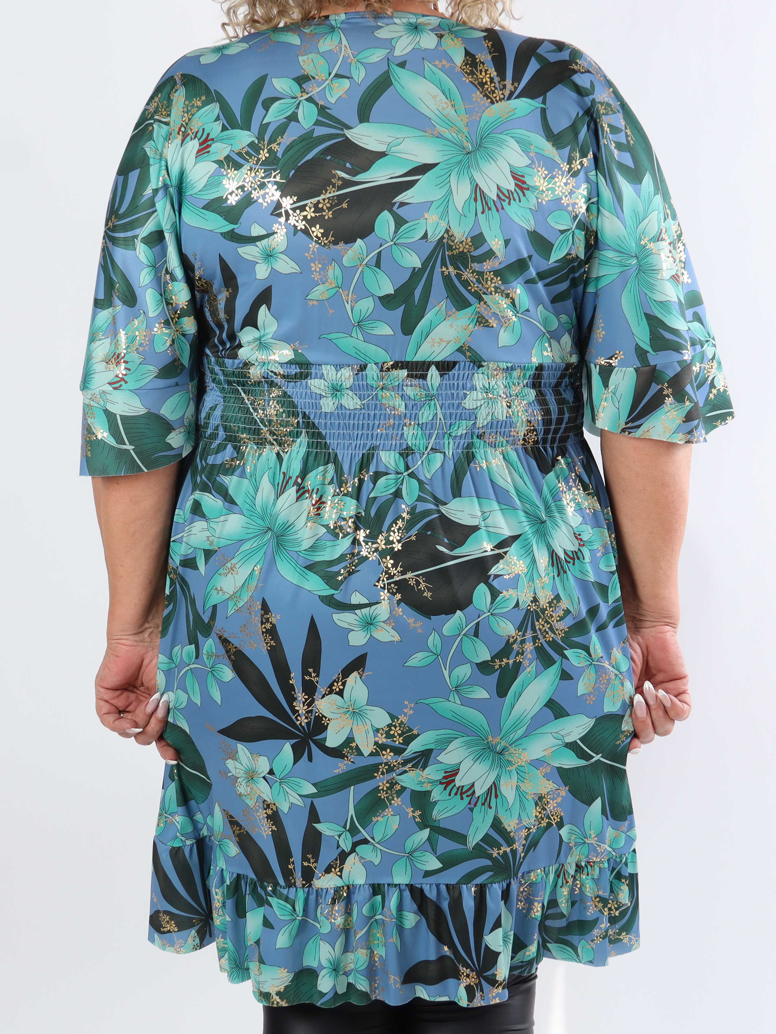 Pamela Gold Flower Short - Elastisk plus size kjole med smock og flæser